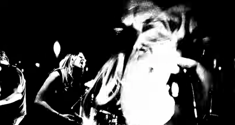 Lueur The Raised Fist